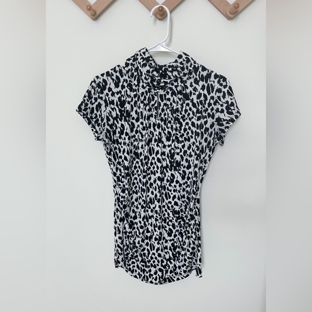 3/$30 | New York & Company | Women’s Black and White Stretch Turtleneck Top